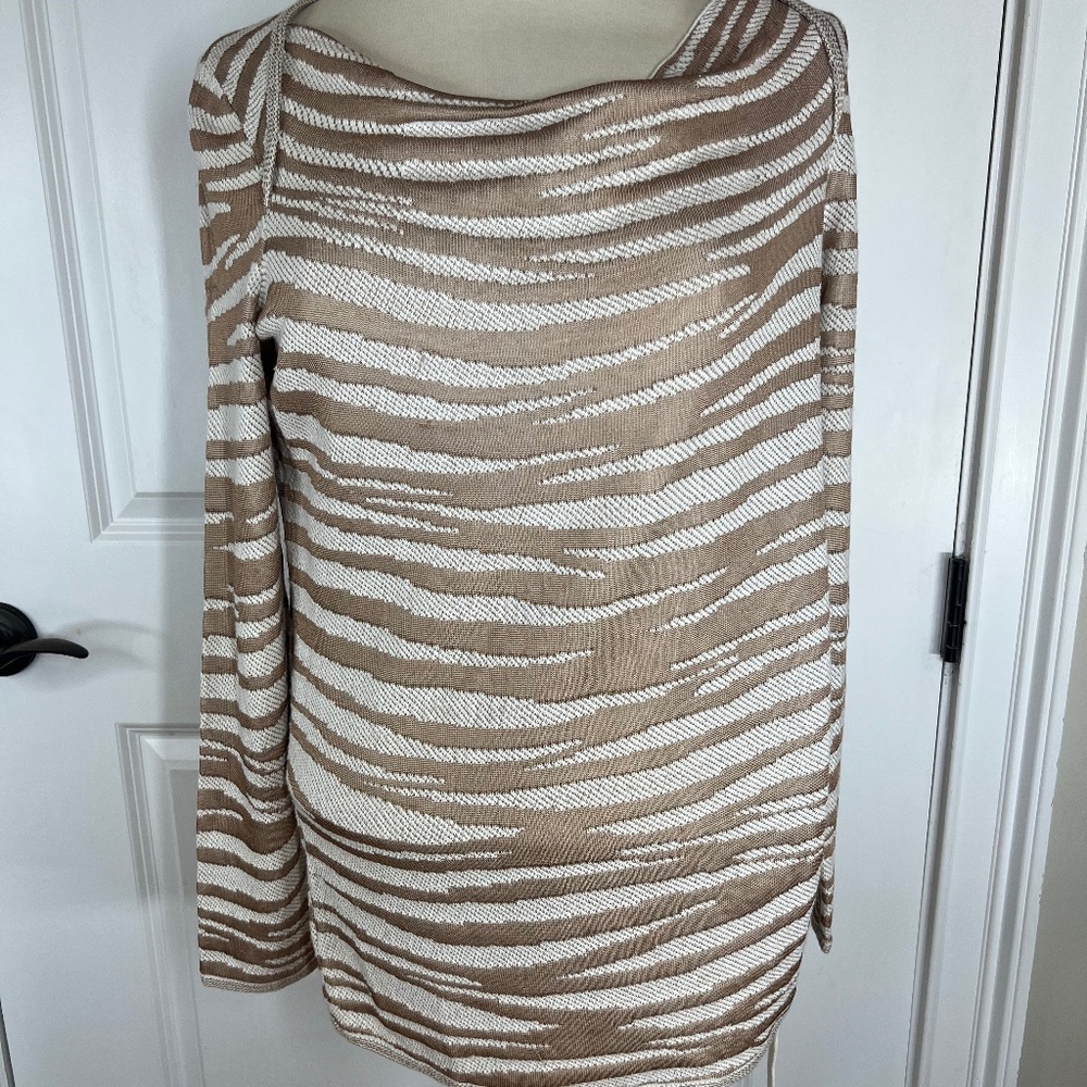 Dana Bushman Sz. Medium Tan & White Cowl Neck Long Sleeve Sweater